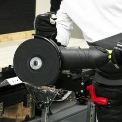 Deals 🧨 Meuleuse d'angle 2350W - 230mm - Démarrage progressif - Poignée arrière rotative - Constructor 🌟 -Sam Outillage STORE 5411074182649 5