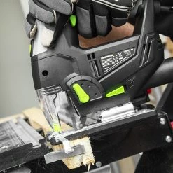 Coupon 🥰 Scie sauteuse pendulaire 800W - Laser - Coffret de rangement - Constructor ✨ -Sam Outillage STORE 5411074188368 5